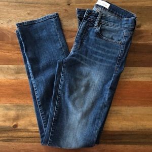 NWOT Gap straight leg stretchy jeans